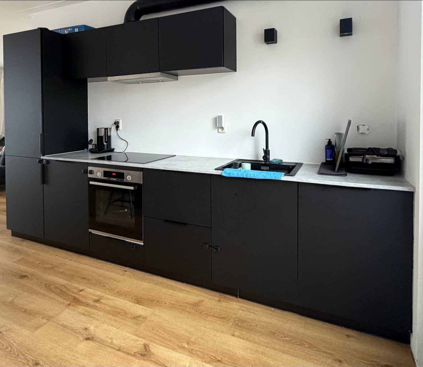 Kvik Zwart mat keuken & bosch apparatuur [Gebruikt], Ophalen, Gebruikt, Zwart, Enkelwandige keuken