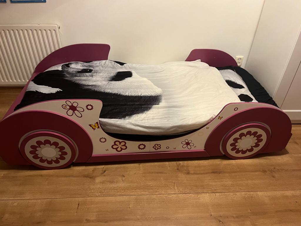 Super leuk meisjes auto bed, Kinderen en Baby's, Kinderkamer | Bedden, Ophalen, Zo goed als nieuw, 180 cm of meer, 85 tot 100 cm