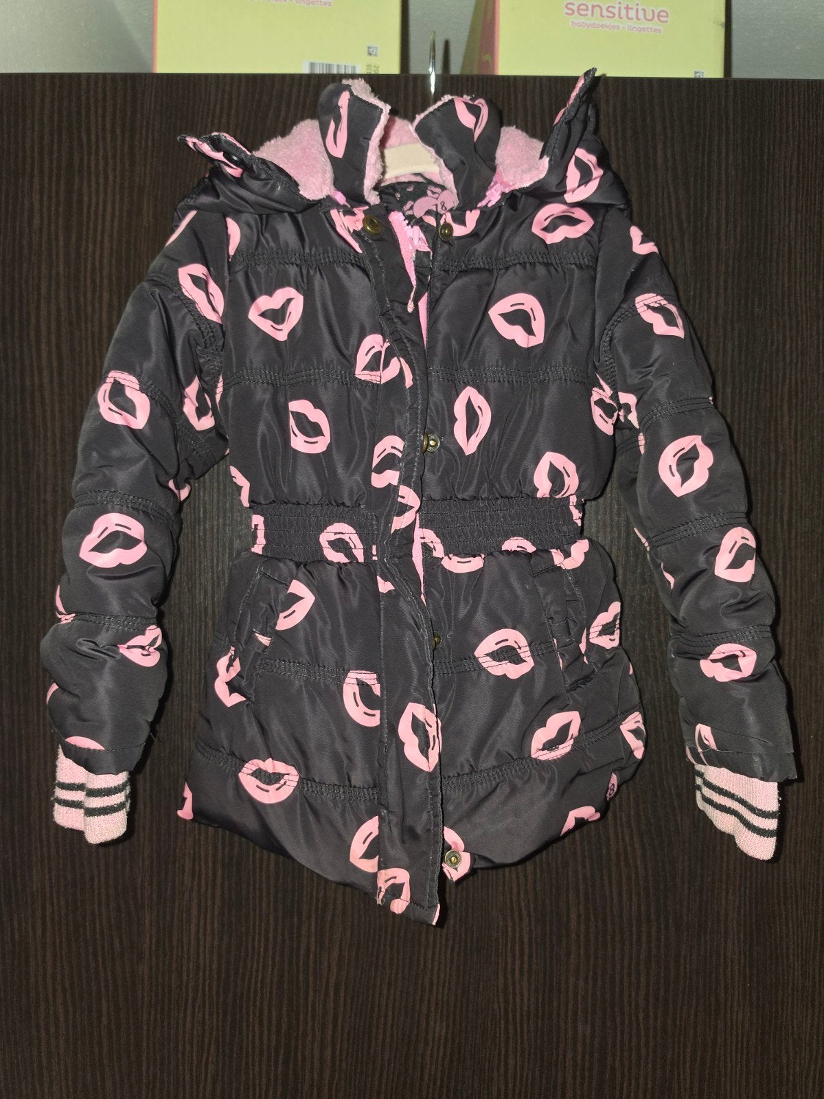 Z8 meisjes winterjas met lippenprint - Maat 92/98, Gebruikt, Meisje, Z8, Ophalen of Verzenden