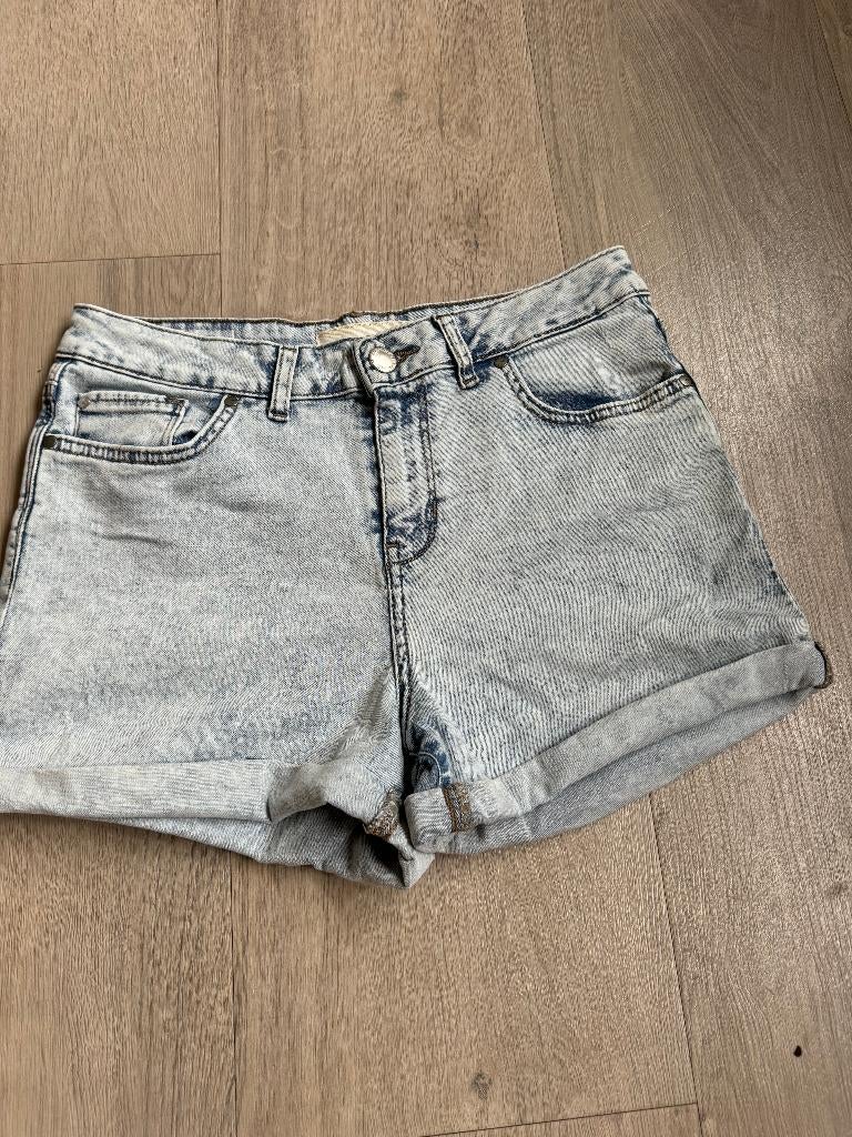 REVELATION korte spijkerbroek lichtblauw nieuwstaat mt 34 DP, Kleding | Dames, Spijkerbroeken en Jeans, Blauw, Ophalen of Verzenden