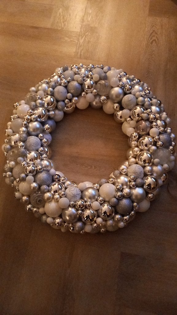 Kerstkrans nieuw, van kerstballen 75 cm doorsnee, Diversen, Ophalen, Nieuw
