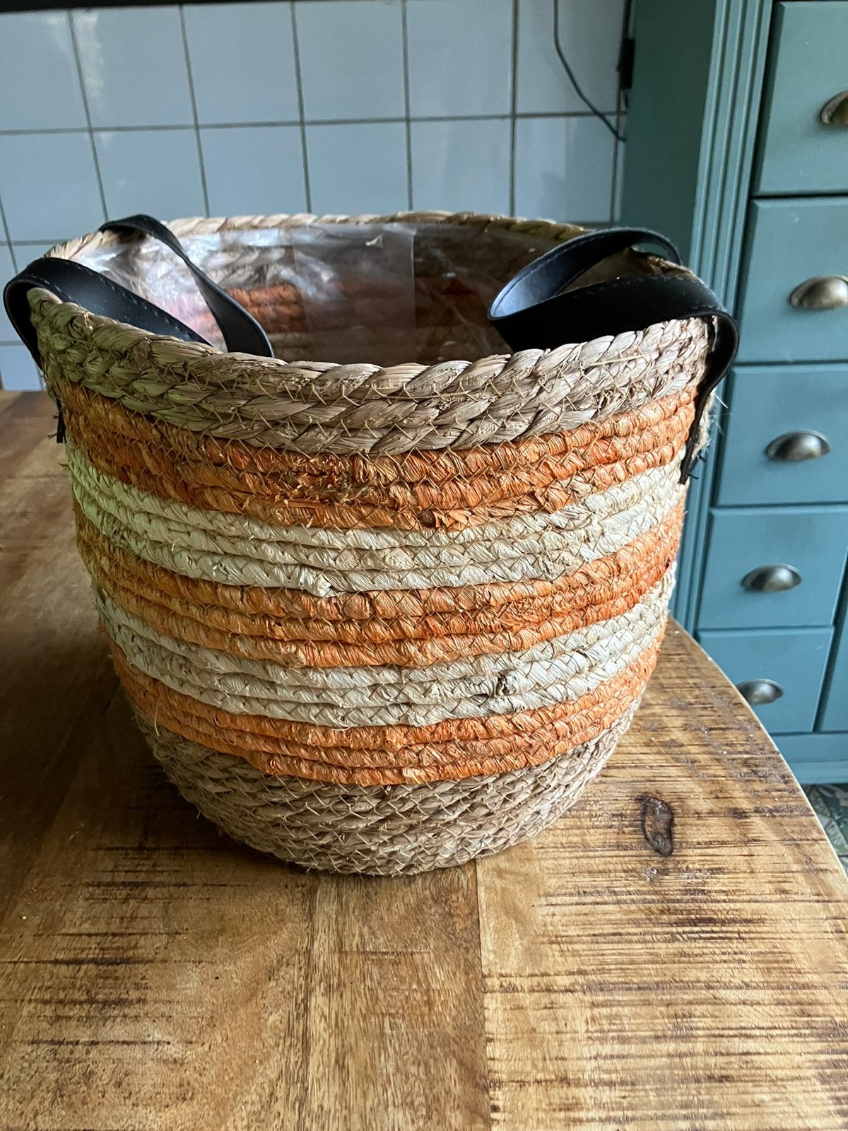 Mand - sisal -  met bruine handvaten - h 25 x 26 cm, Huis en Inrichting, Ophalen, Zo goed als nieuw, Rond, Riet
