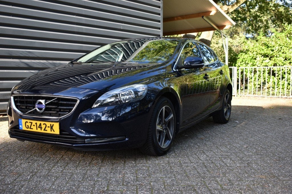 Volvo V40 1.5 T2 MOMENTUM!!AUTOMAAT!!!BJ 2015!!!ZUINIG IN VE, Auto's, 4 cilinders, Origineel Nederlands, 19 km/l, 1335 kg