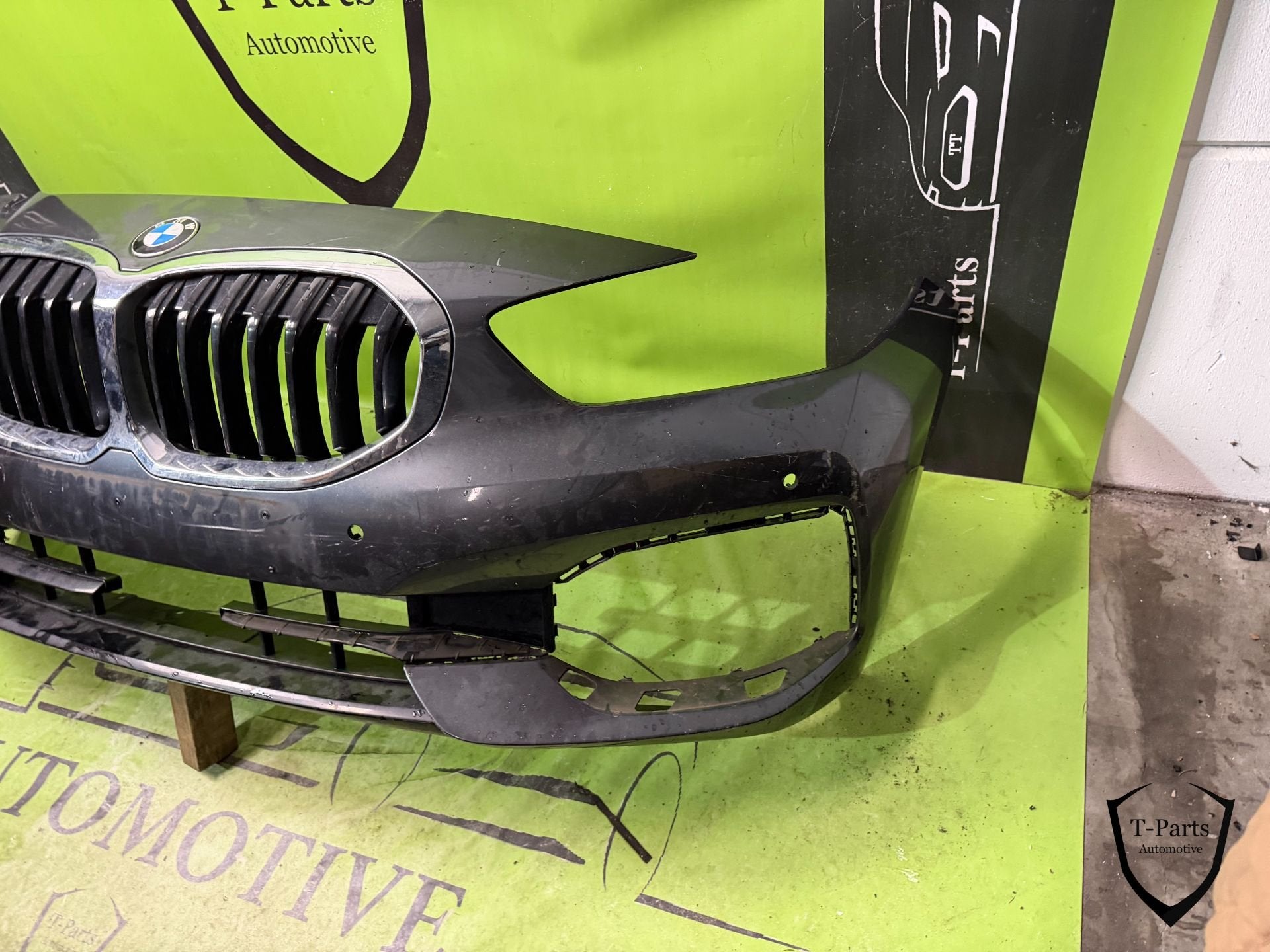 bmw 1 serie F40 bumper voorbumper 18+, Petuelring 130
80788  Munich, DE, Gebruikt, Info@bmw.de, Ophalen of Verzenden
