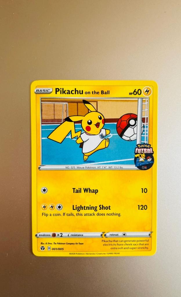Pikachu On The Ball 001/005 Futsal Pokemon, Verzenden, Zo goed als nieuw, Losse kaart, Foil