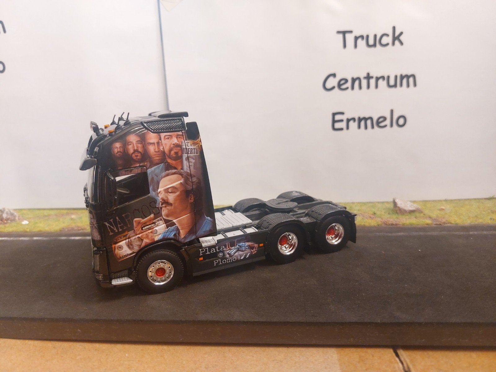 Patalacci; VOLVO FH4 GLOBETROTTER XL 6X2 TAG AXLE
Verzending, Ophalen of Verzenden, Nieuw, Bus of Vrachtwagen, Wsi