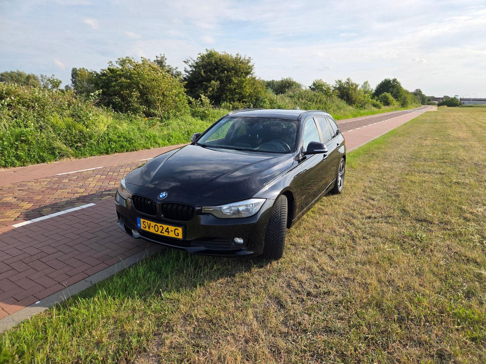 BMW 3-Serie 2.0 318D Touring 2013 Zwart, Auto's, BMW, 1995 cc, Zwart, Stationwagon, Particulier