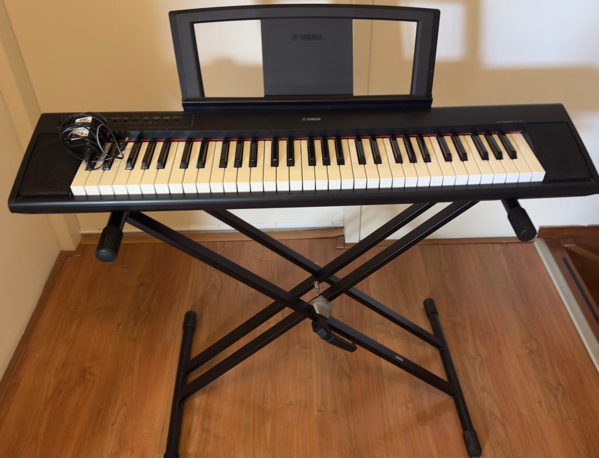 Yamaha Piaggero NP-11 Digitale Piano met standaard & adapter, Muziek en Instrumenten, Piano's, Ophalen, Gebruikt, Zwart, Digitaal