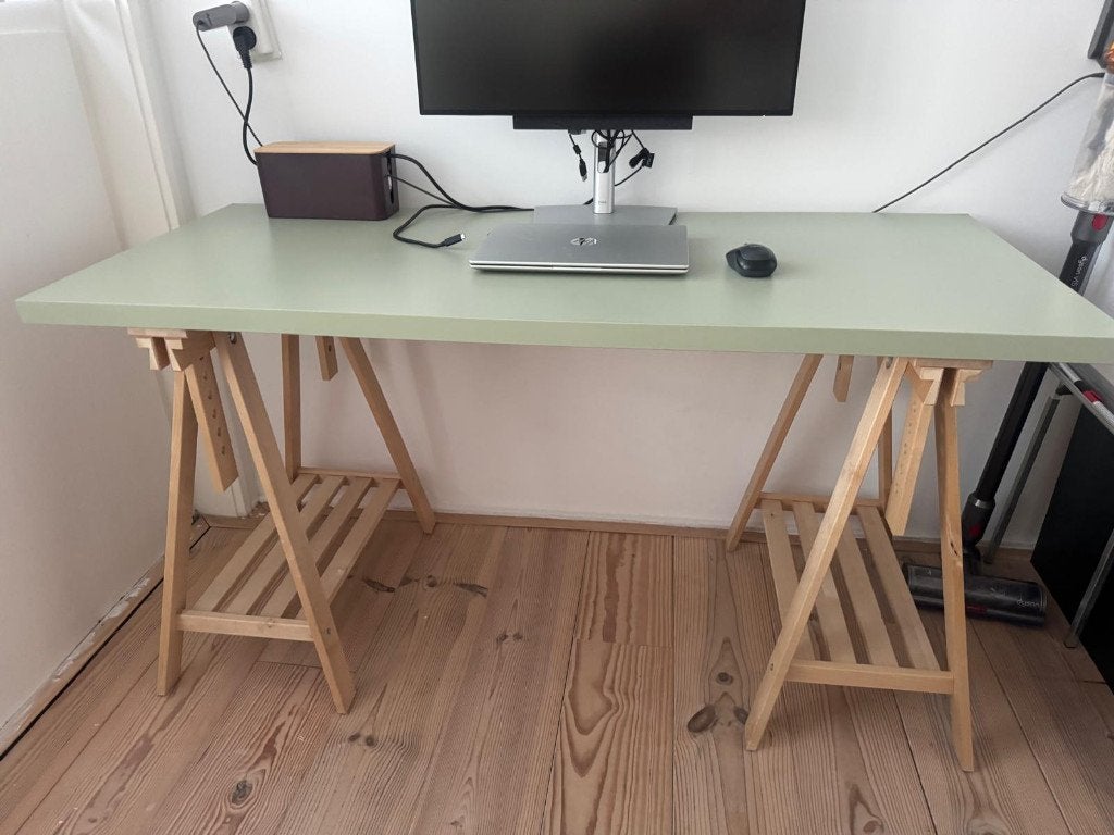 IKEA bureau met 2 MITTBACK verstelbare schragen, Ophalen, Groen, Gebruikt, Spaanplaat of MDF