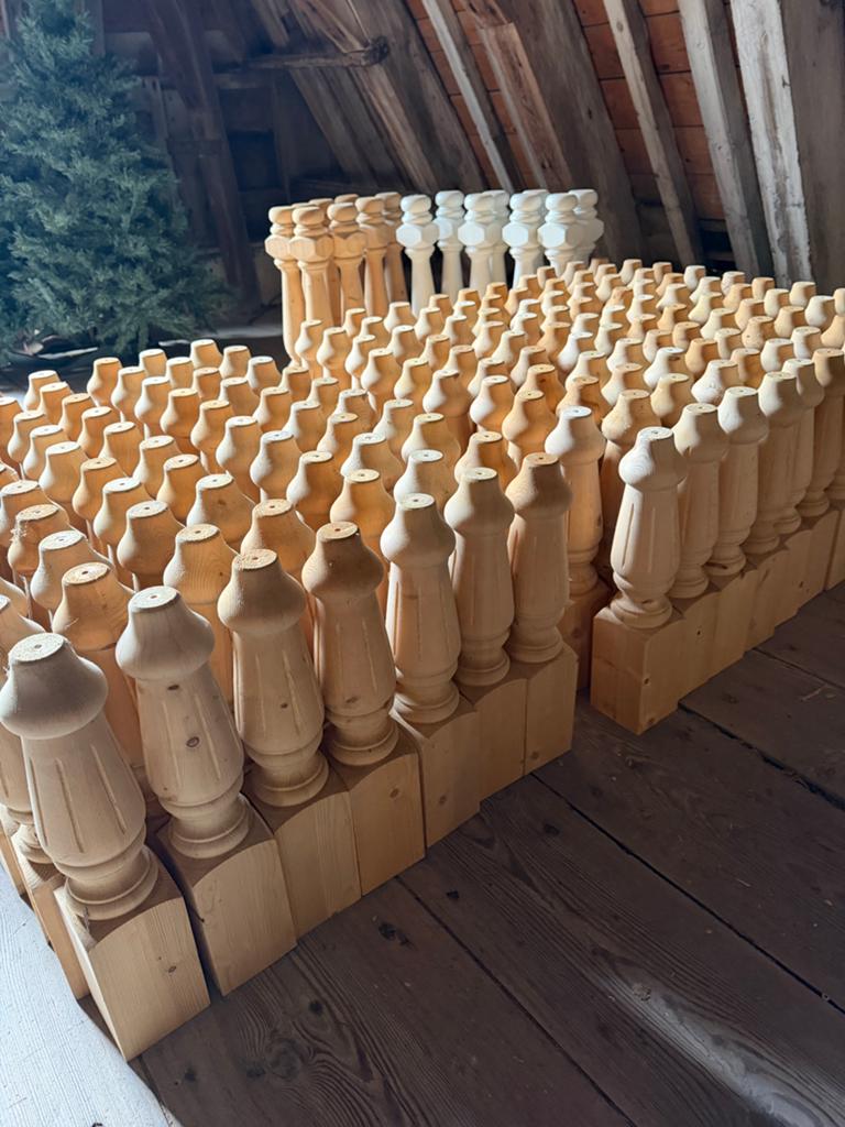 Grote partij grenen tafelpoten, Ophalen, Minder dan 25 mm, Pallet, Minder dan 200 cm