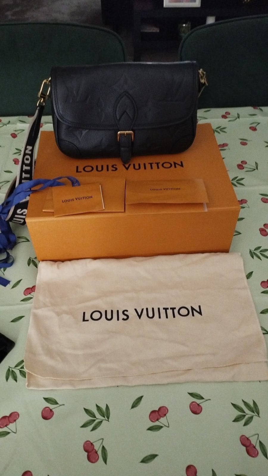 Louis vuitton tas, Sieraden, Tassen en Uiterlijk, Tassen | Schoudertassen, Ophalen of Verzenden, Zo goed als nieuw, Zwart