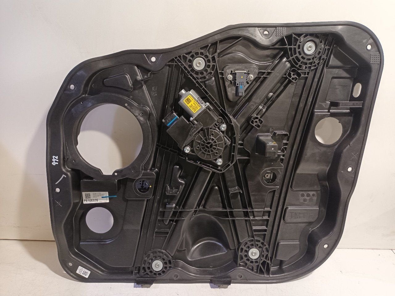Raammechaniek elektrisch rechts voor Hyundai Santa Fe, Onderdelen@venauto.nl, Van der Ven Autorecycling B.V., Gebruikt, Ettenseweg 76, 4706 PB Roosendaal, The Netherlands