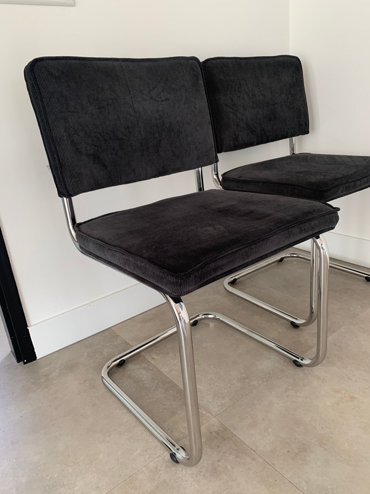 Zuiver Ridge Rib eetkamerstoelen, Huis en Inrichting, Stoelen, Ophalen, Zwart, Zo goed als nieuw, Vier