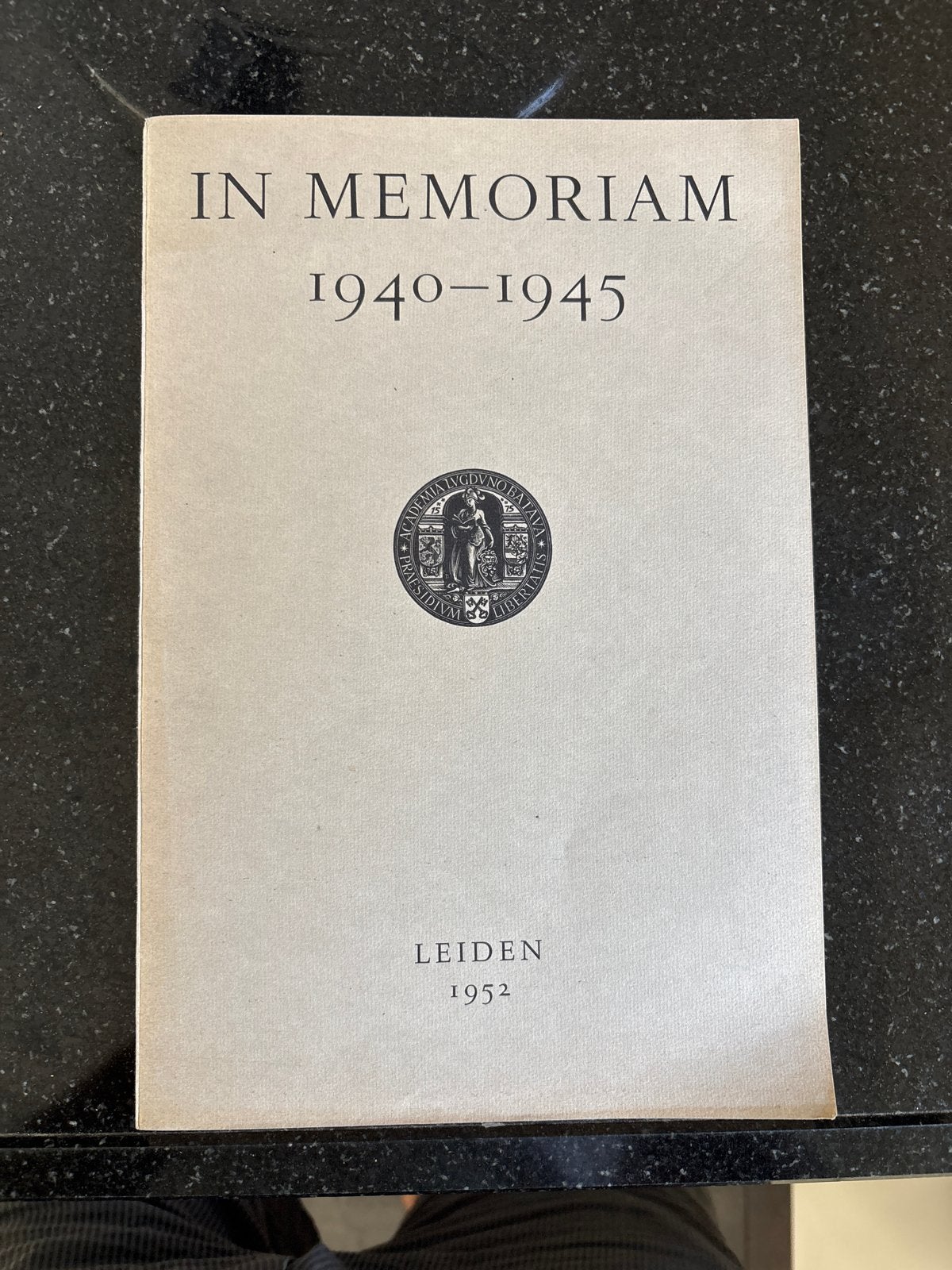 In Memoriam 1940-1945 - Universitaire Pers Leiden 1952, Ophalen of Verzenden, Tweede Wereldoorlog, Gelezen, Overige onderwerpen