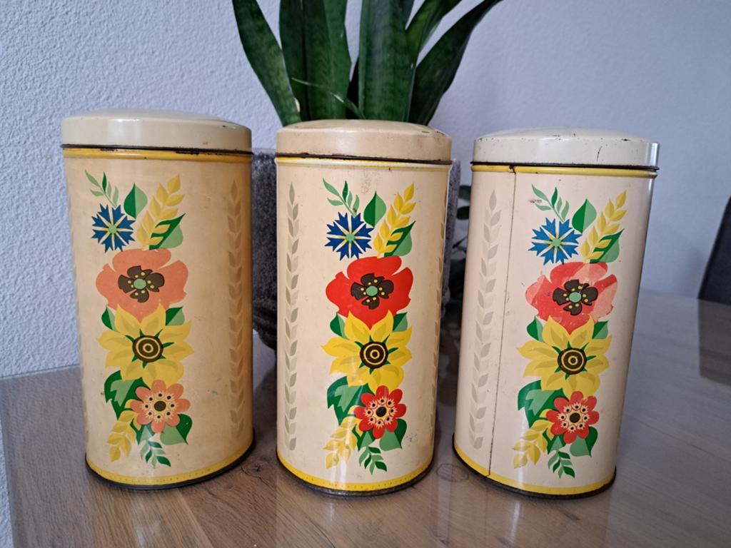 2 vintage Verkade beschuitbussen met bloemen prijs per stuk, Verzamelen, Blikken, Ophalen of Verzenden