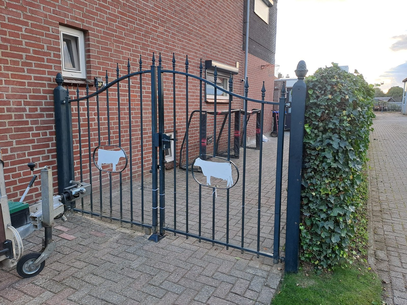 Ijzeren poort en hekwerk