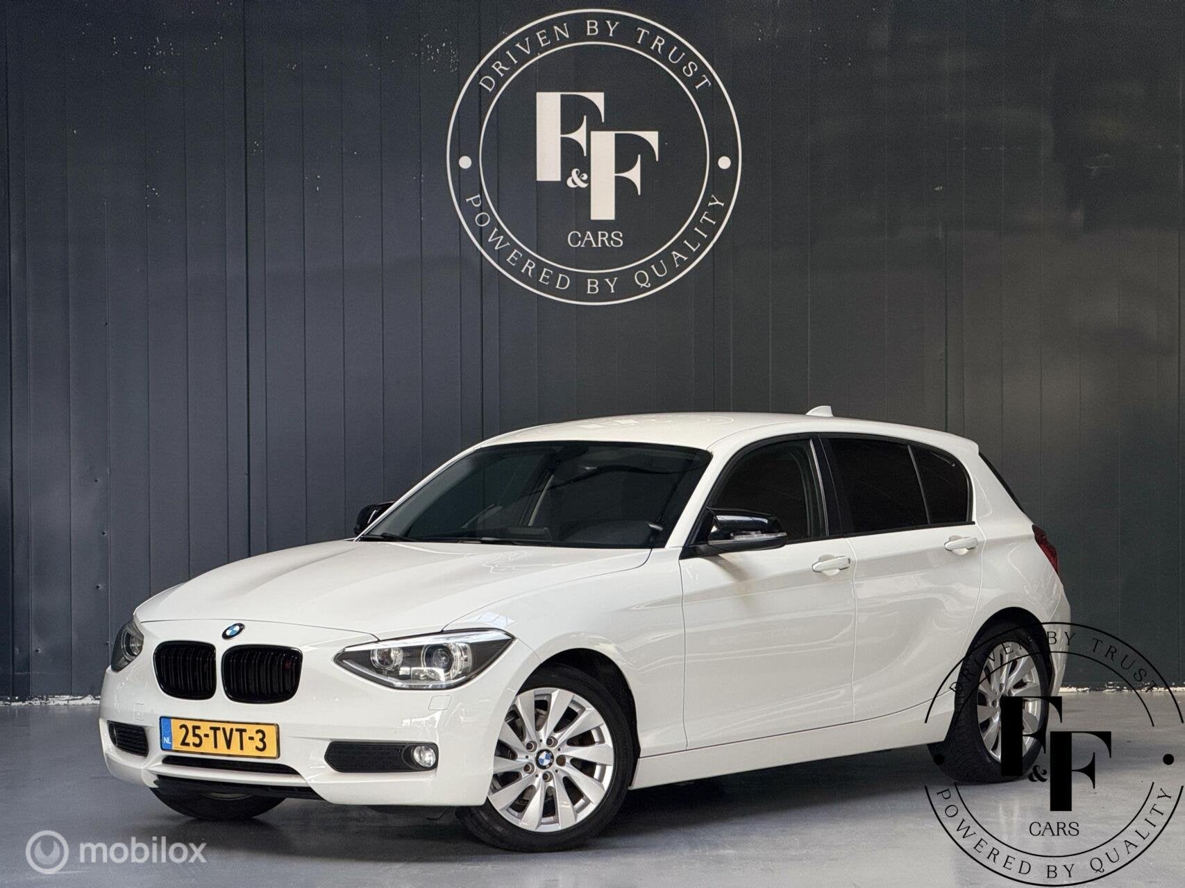BMW 1-serie 116i | Automaat | Nieuwe ketting | NAP |Trekhaak, Auto's, Euro 5, Gebruikt, Zwart, 4 cilinders