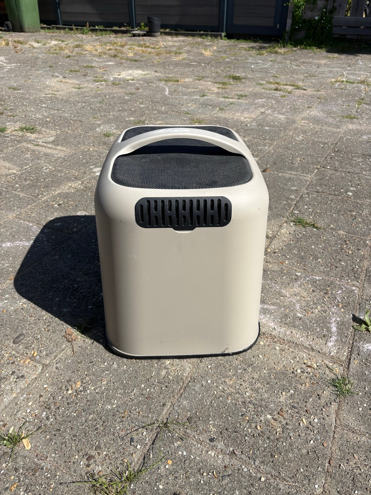 Beige kattenbak, Ophalen, Zo goed als nieuw, Gesloten