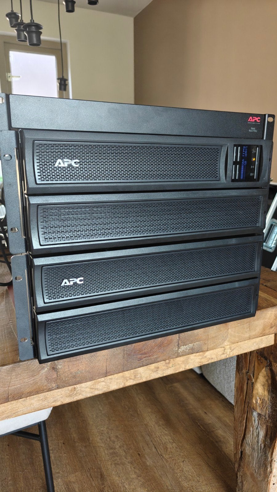 APC Smart-UPS X 2200VA Rack LCD UPS met batterijpakket, Ophalen of Verzenden, Zo goed als nieuw