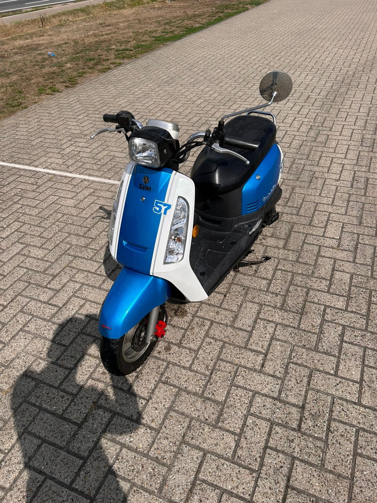 Sym Tonik 50 nette staat!!!, Fietsen en Brommers, Ophalen, SYM, Zo goed als nieuw, Benzine