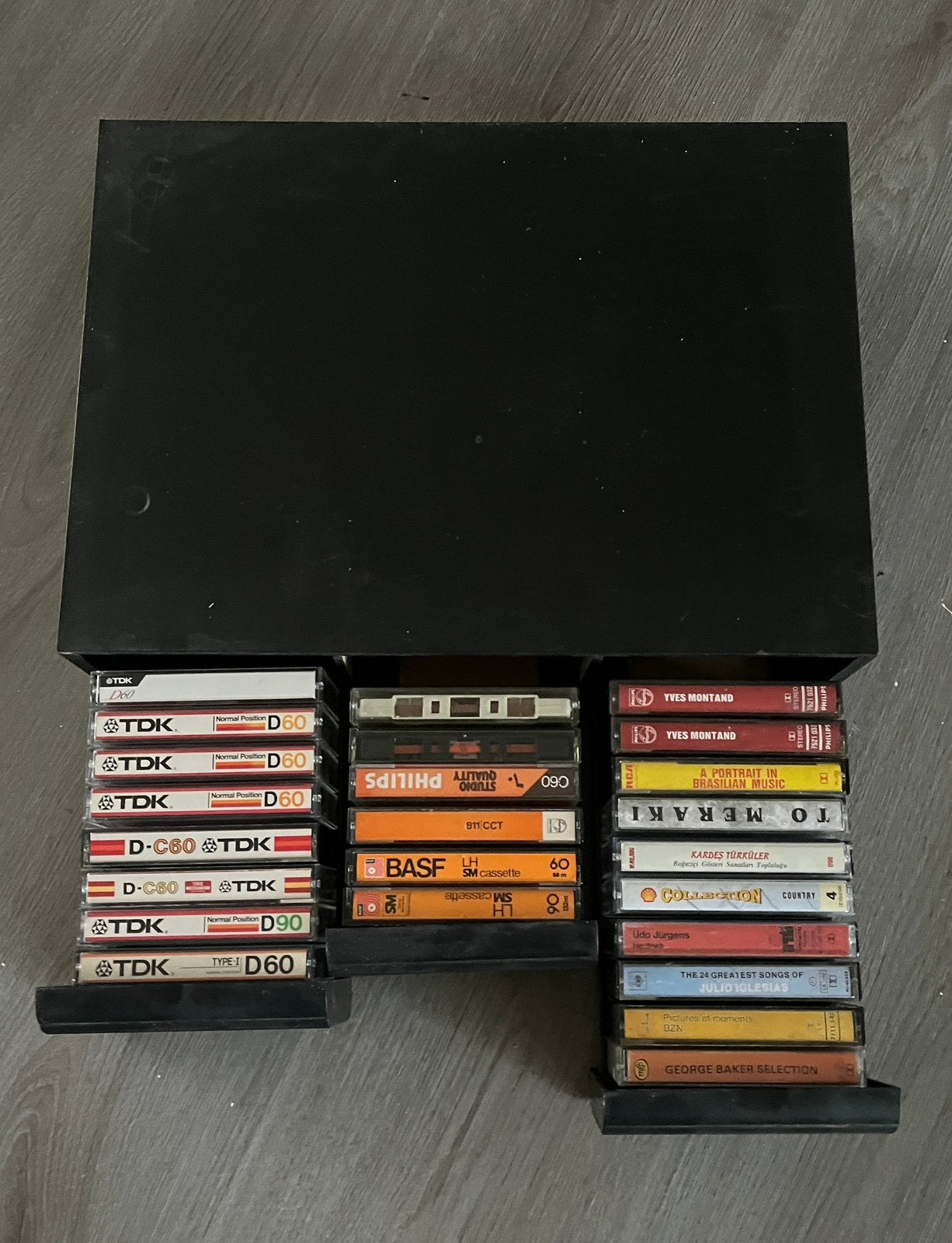Cassette bandjes in opbergdoos, Ophalen of Verzenden, Zo goed als nieuw, Overige genres, 2 t/m 25 bandjes
