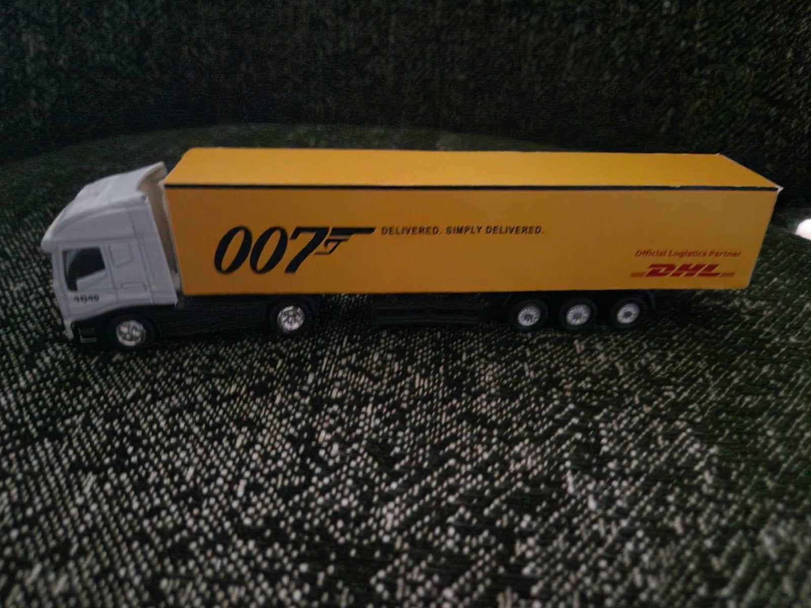 DHL vrachtwagen 007 James Bond, Ophalen, Bus of Vrachtwagen