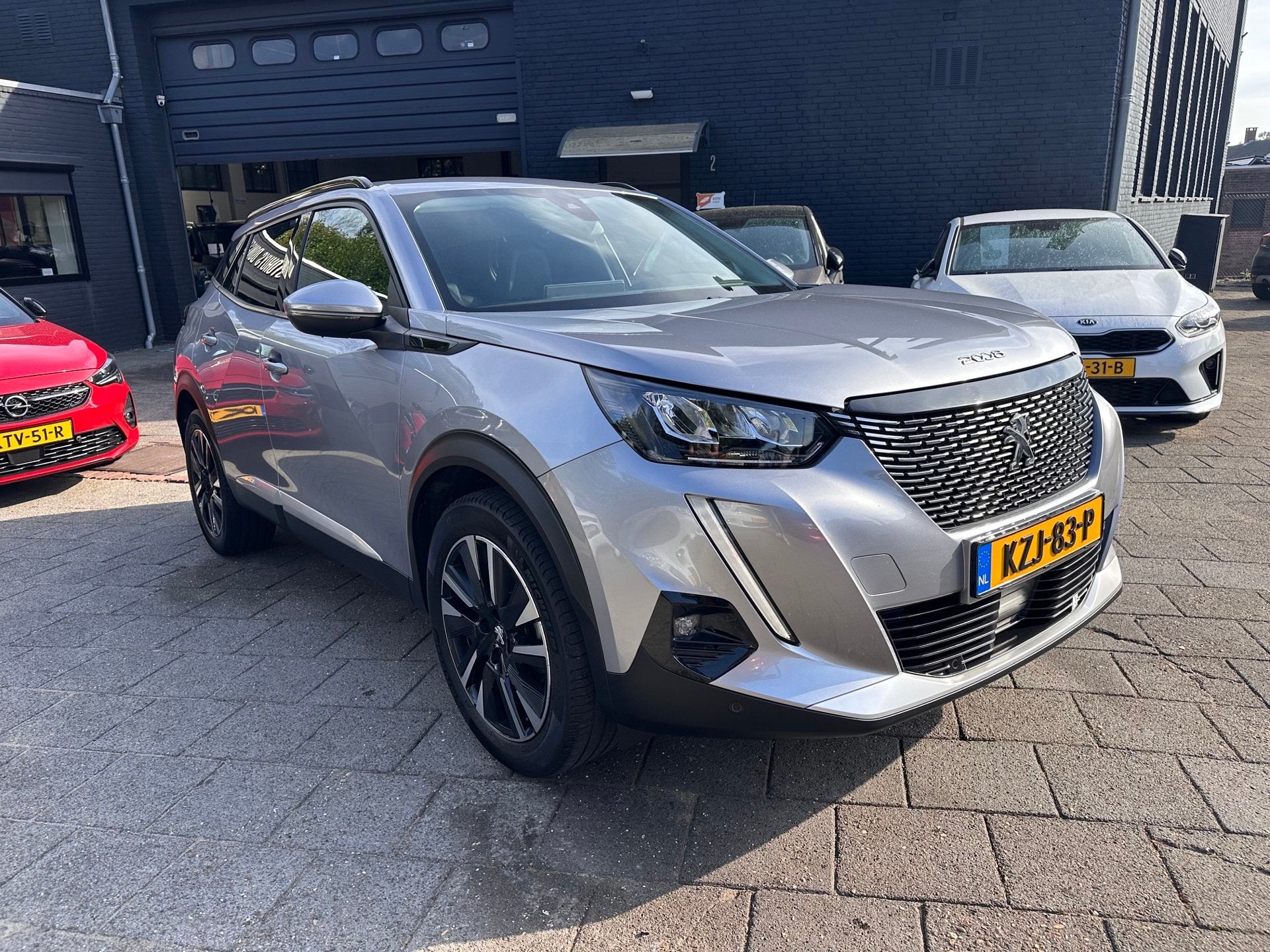 Peugeot 2008 1.2 PT (131pk) Allure Pack|Aut|Navi|360 Camera, Dealer onderhouden, Automatische klimaatregeling, Gebruikt, 1199 cc