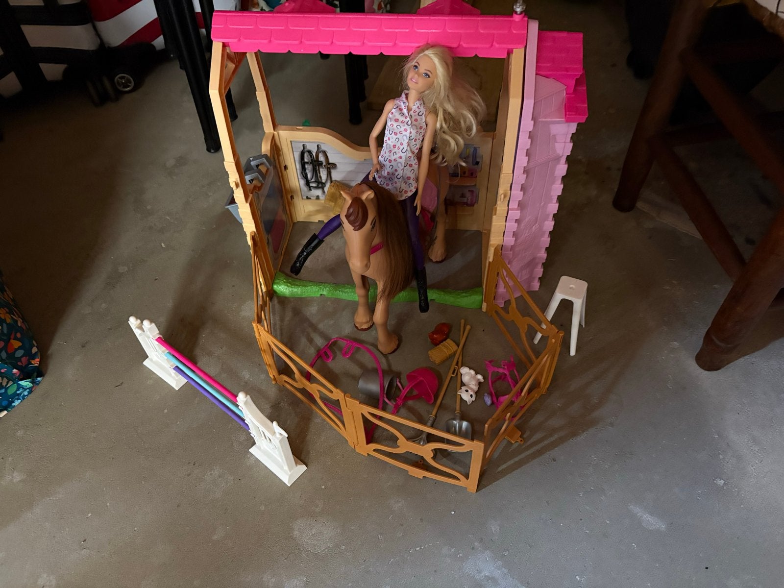 Foto 18 van Groot Barbie huis met veel extra's en accessoires