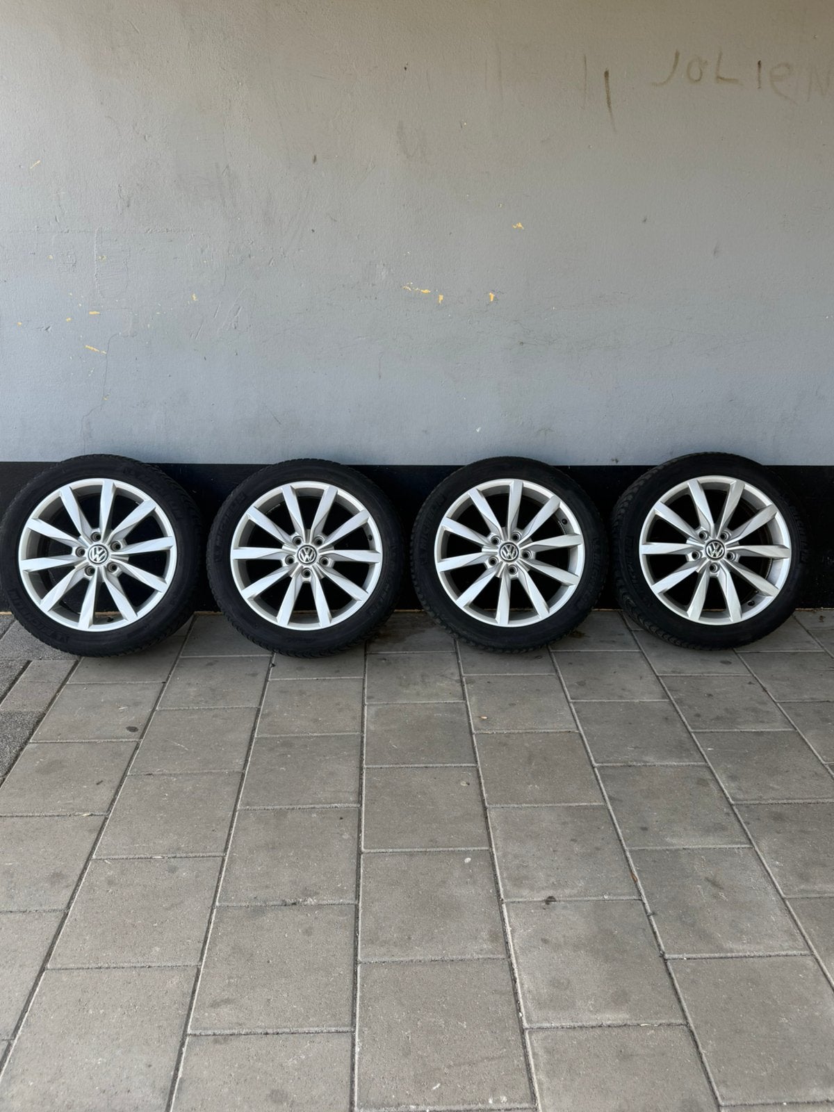 Volkswagen 17 inch velgen met Michelin winterbanden, Auto-onderdelen, Ophalen, Banden en Velgen, 17 inch, 205 mm