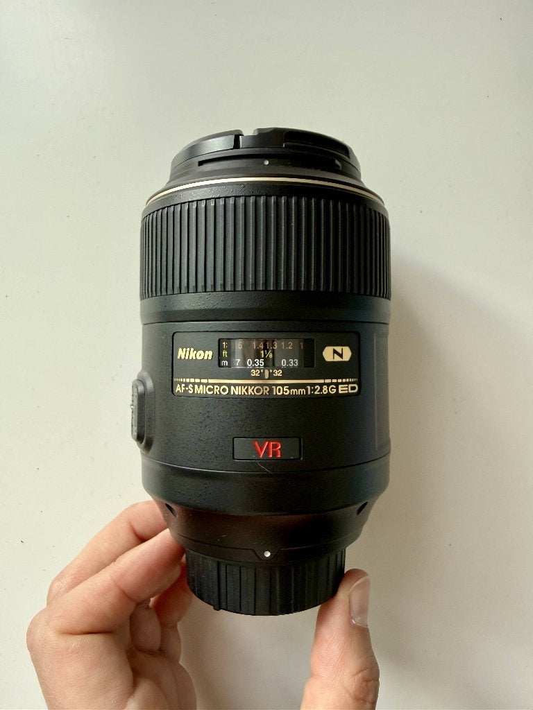 Nikon AF-S Micro Nikkor 105mm f/2.8G ED VR Macro Lens, Ophalen of Verzenden, Nikon F-mount, Macrolens, Beschermhoes/tas