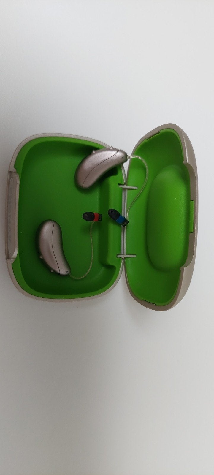 hoortoestel met oplader en accessoires, Ophalen, Zo goed als nieuw