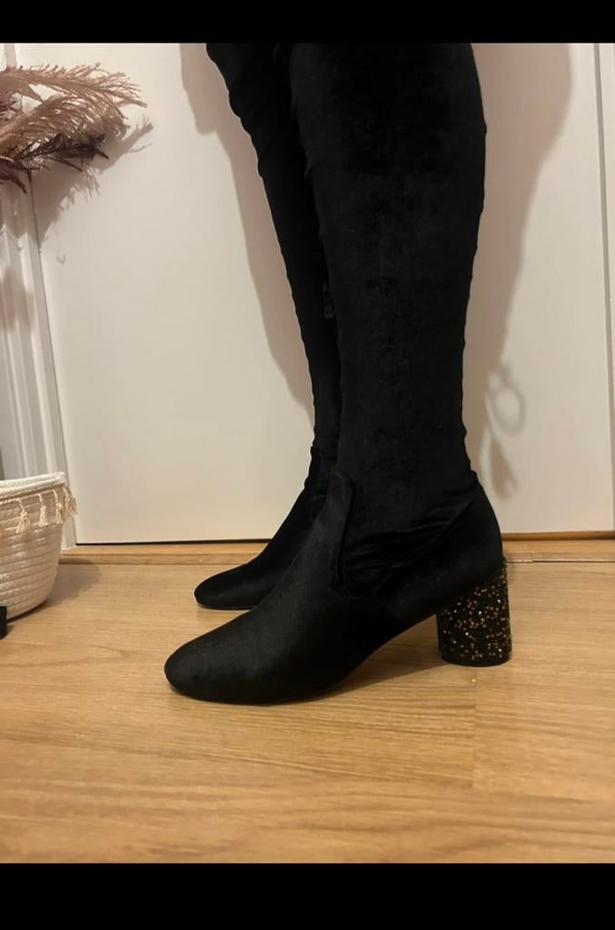 Knielaarzen met glitter hakken, Kleding | Dames, Schoenen, Hoge laarzen, Zwart, Ophalen of Verzenden, Zo goed als nieuw