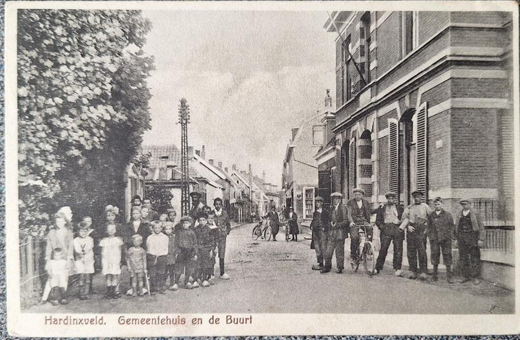 Hardinxveld  Gemeentehuis en Buurt, Verzamelen, Ansichtkaarten | Nederland, Ophalen of Verzenden