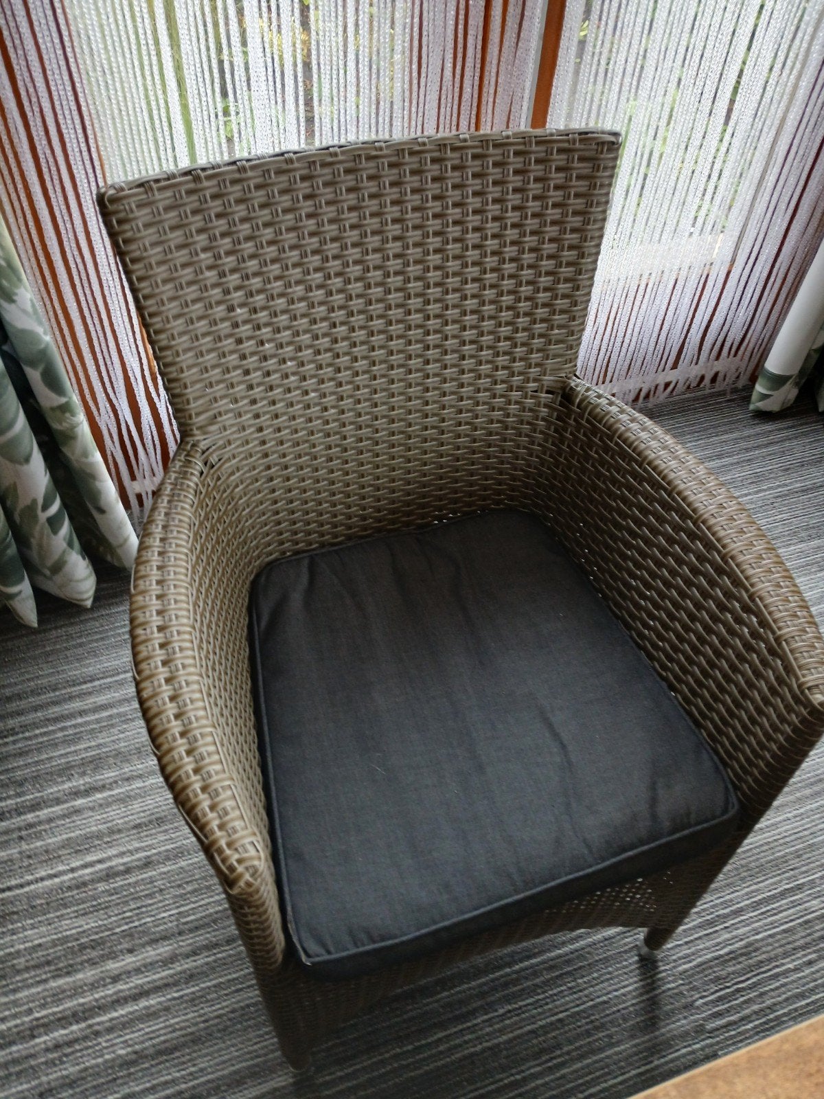 4 kunststof stoelen met kussens, Ophalen, Gebruikt, Kunststof