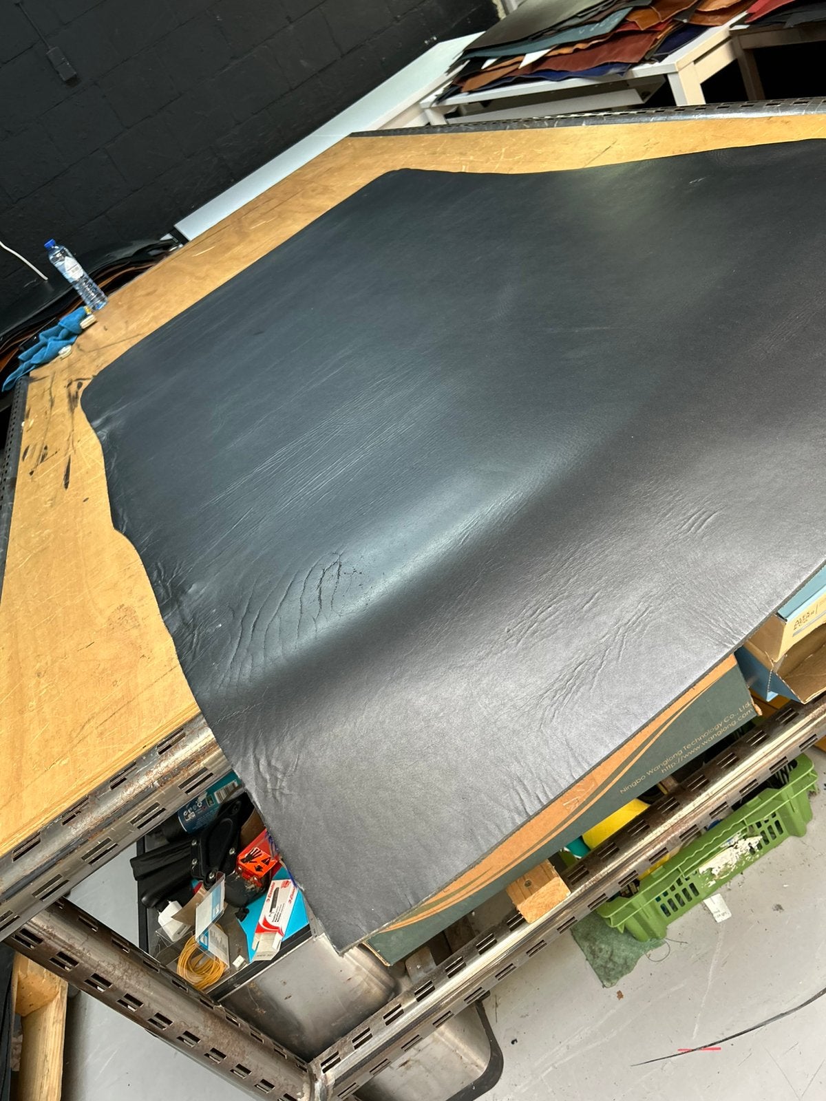 Zwarte nerf patina tuigleer 3,5-4 mm dikte half soepel nr 3, Zwart, Leer of Kunstleer, Ophalen of Verzenden, Zo goed als nieuw
