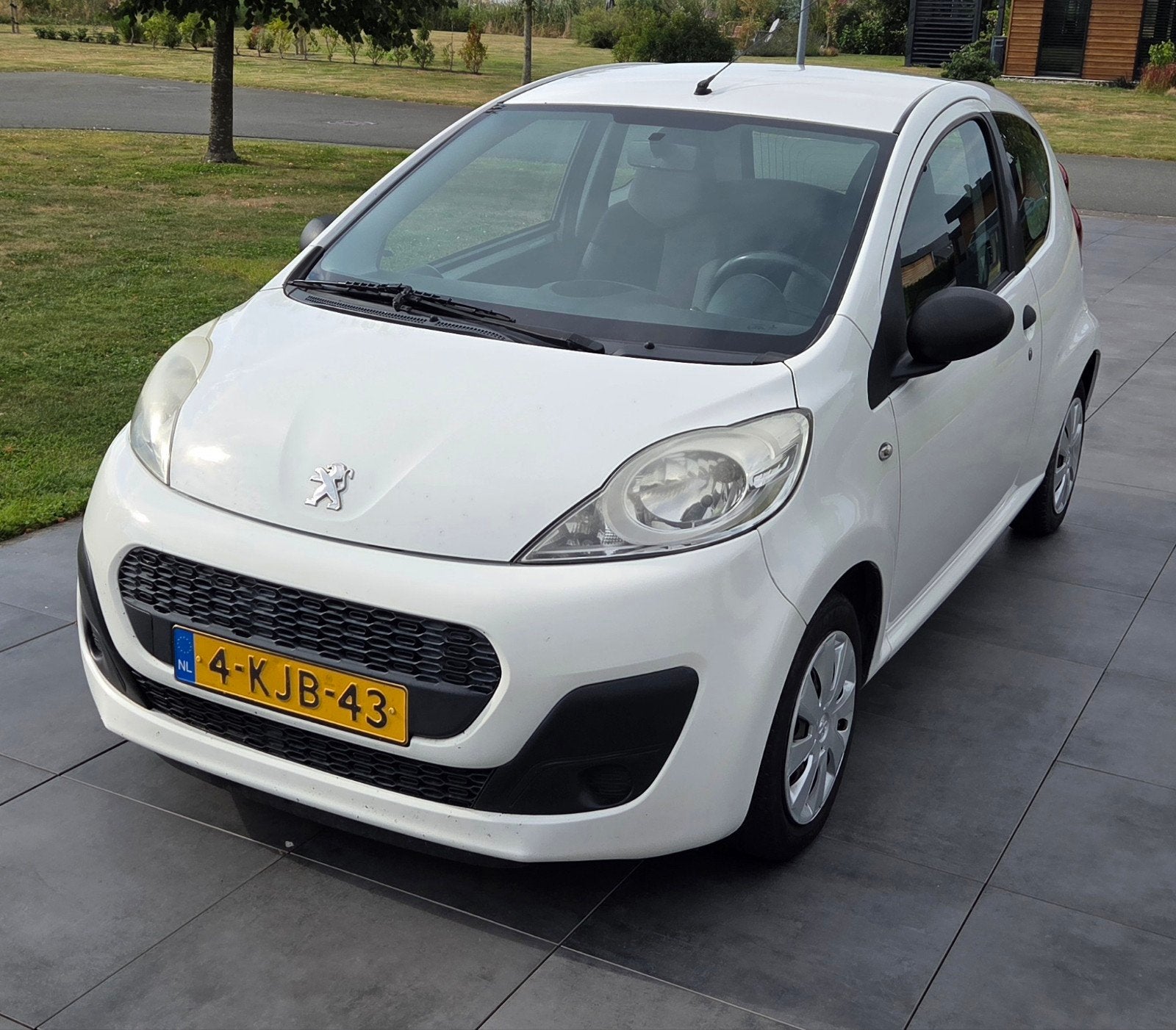 Peugeot 107 1.0 12V 68PK 2013 AIRCO, Auto's, Peugeot, Voorwielaandrijving, Stof, 4 stoelen, Origineel Nederlands