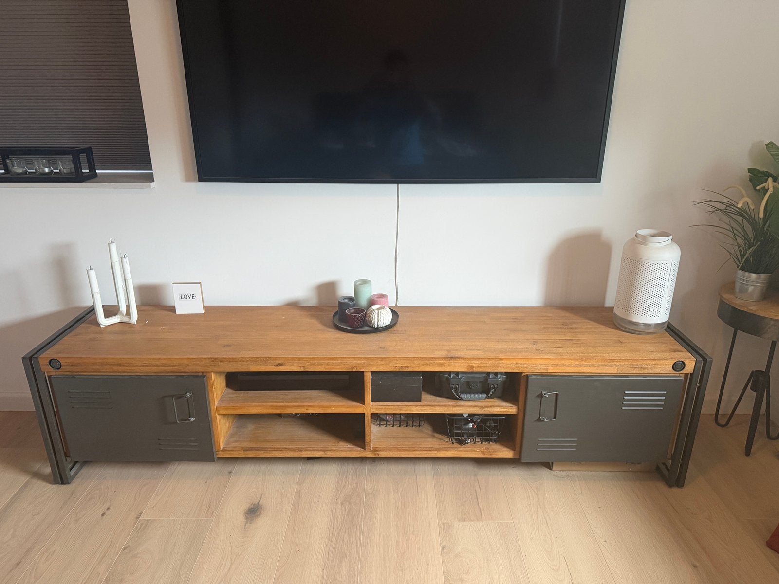 Tv meubel van hout en metaal, Huis en Inrichting, Ophalen, Zo goed als nieuw, 200 cm of meer, Minder dan 100 cm
