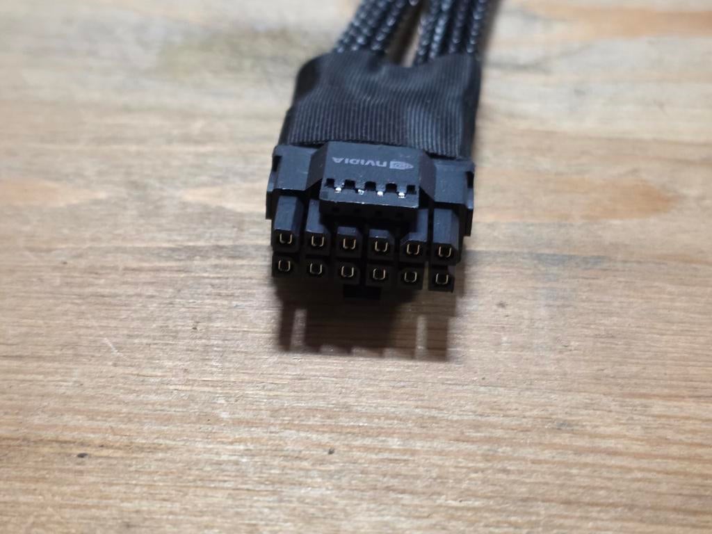 12VHPWR (12+4-pin) naar 2x 8-pin PCIe adapterkabel, Ophalen of Verzenden, Nieuw