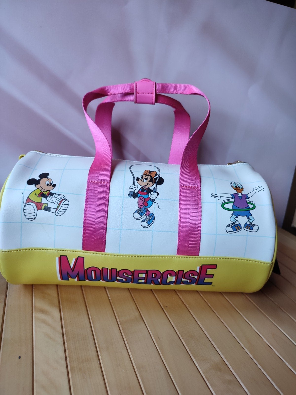 Loungefly Disney Mousercise Duffle Bag, Ophalen of Verzenden, Mickey Mouse, Nieuw, Kleding of Textiel