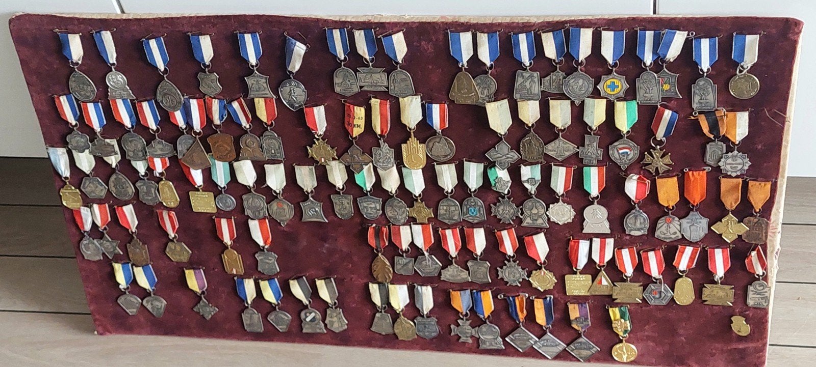 Grote verzameling  (100+)oude medailles - wandeltochten en m, Antiek en Kunst, Ophalen of Verzenden