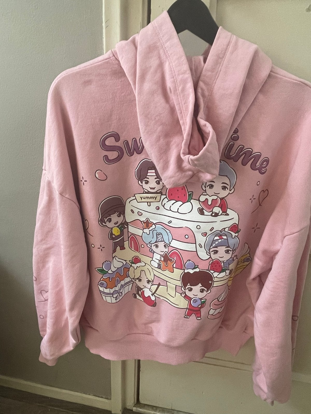 Roze TinyTAN BTS Hoodie Maat M - Nieuw en ongedragen, Kleding | Dames, Verzenden, Nieuw, Maat 38/40 (M), Roze
