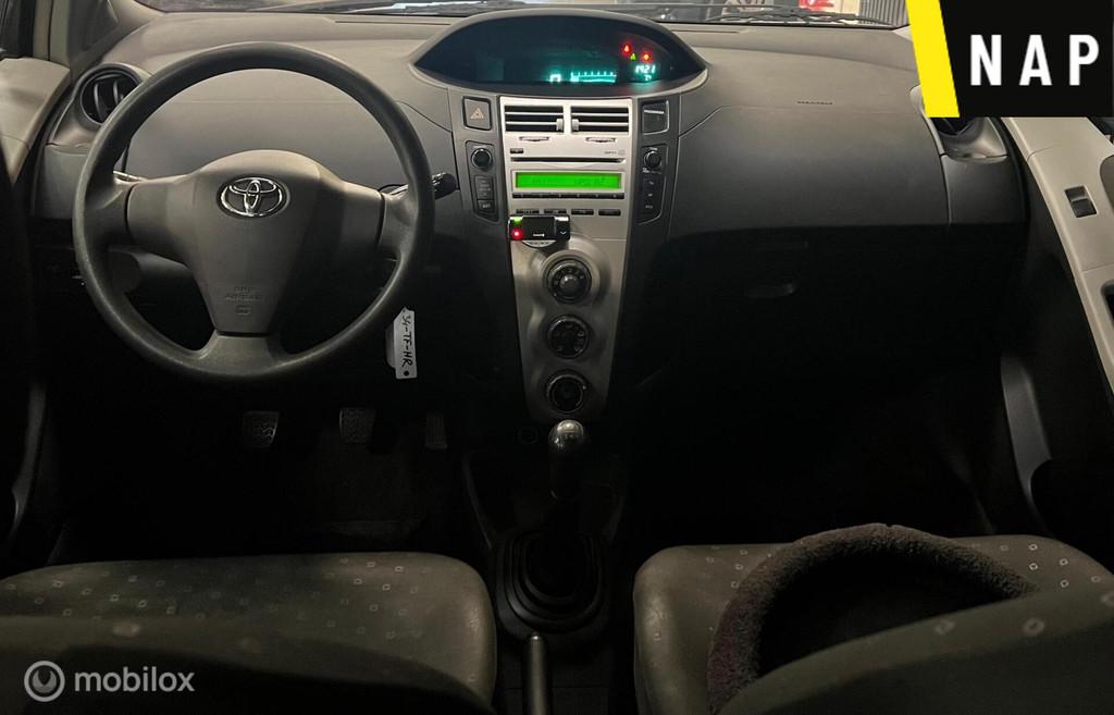 Toyota Yaris 1.3 VVTi Terra NAP-Elektrische ramen & trekhaak, Auto's, Stof, Zwart, 4 cilinders, Blauw