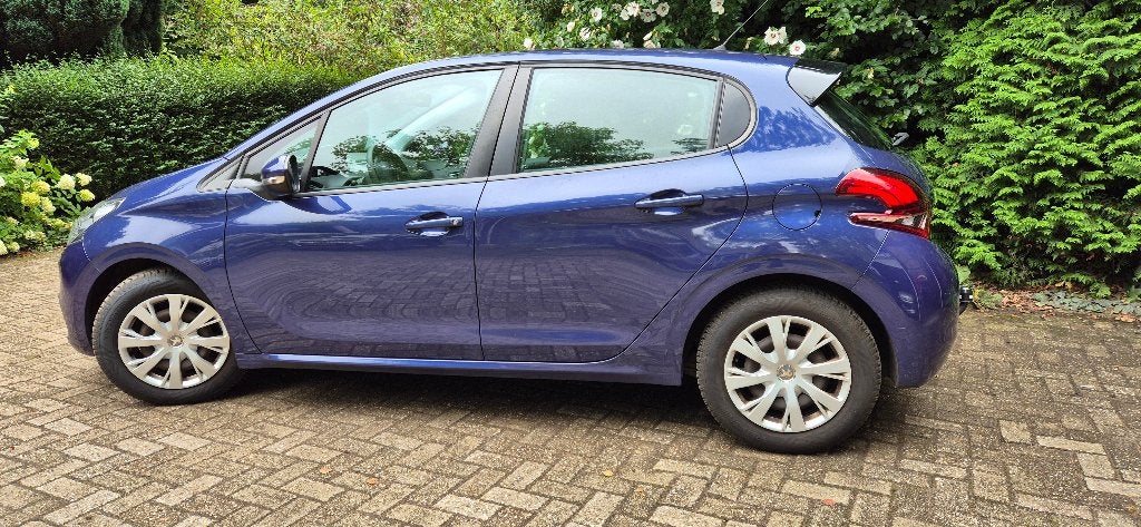 Peugeot 208 1.6 HDI nwe APK, voorbanden en -remmen trekhaak, Voorwielaandrijving, Stof, 4 cilinders, Blauw