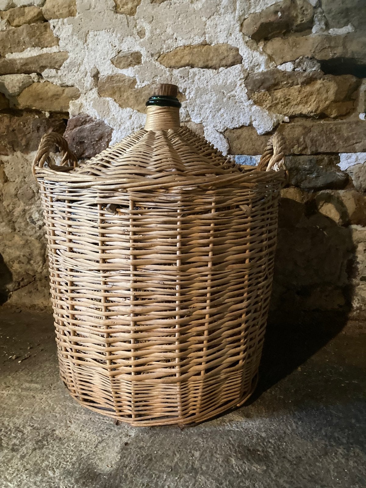 🌻 Brocante Franse gistfles in originele mand, Ophalen, Mand, Rond, Riet