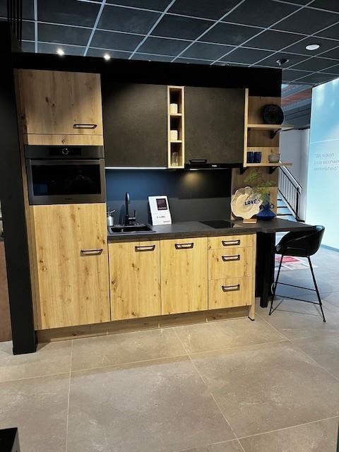 Complete showroomkeuken Impuls hout, Ophalen, Bruin, Nieuw, Enkelwandige keuken