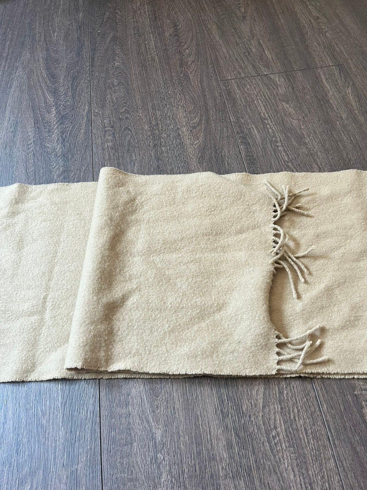 Burberry beige sjaal met geborduurd logo, Kleding | Dames, Ophalen of Verzenden, Zo goed als nieuw, Maat 46/48 (XL) of groter