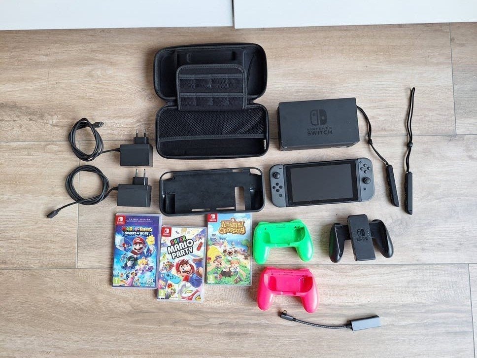 Nintendo Switch HAC-001 met games en accessoires, Met 2 controllers, Ophalen of Verzenden, Zo goed als nieuw, Met harde schijf