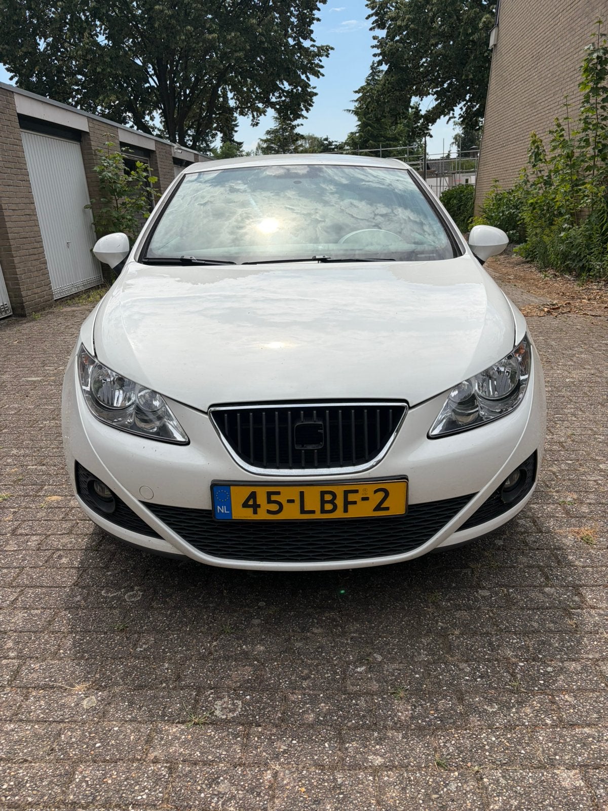 Seat Ibiza 1.6 77KW 3DRS 2010 Wit, Defecte Distributieriem!!, Auto's, Seat, Voorwielaandrijving, 40 €/maand, 990 kg, Origineel Nederlands