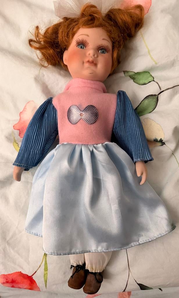 Vintage porseleinen pop met rood haar en blauwe ogen, Ophalen of Verzenden, Gebruikt, Overige typen