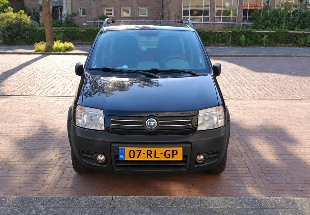 Fiat Panda 1.2 4X4 2005 Zwart (goedwerkende airco), Auto's, 40 €/maand, 1242 cc, Zwart, Origineel Nederlands